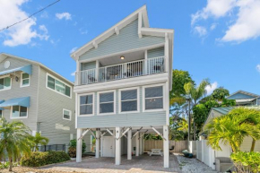 Sunset Beach House, 2 Bedroom, Sleeps 6, Gulf View, WiFi, Dog Friendly
